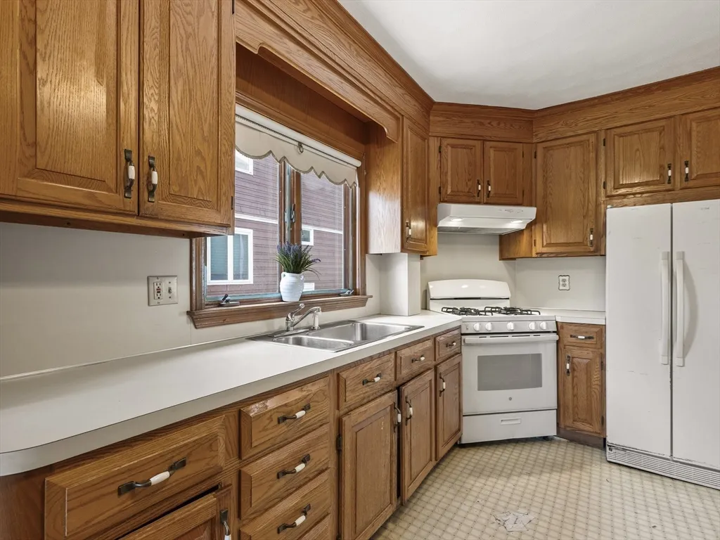 2 bed, 1 bath apartment for rent at 35 Wright Ave Unit 1, South Medford — photo 4 of 17