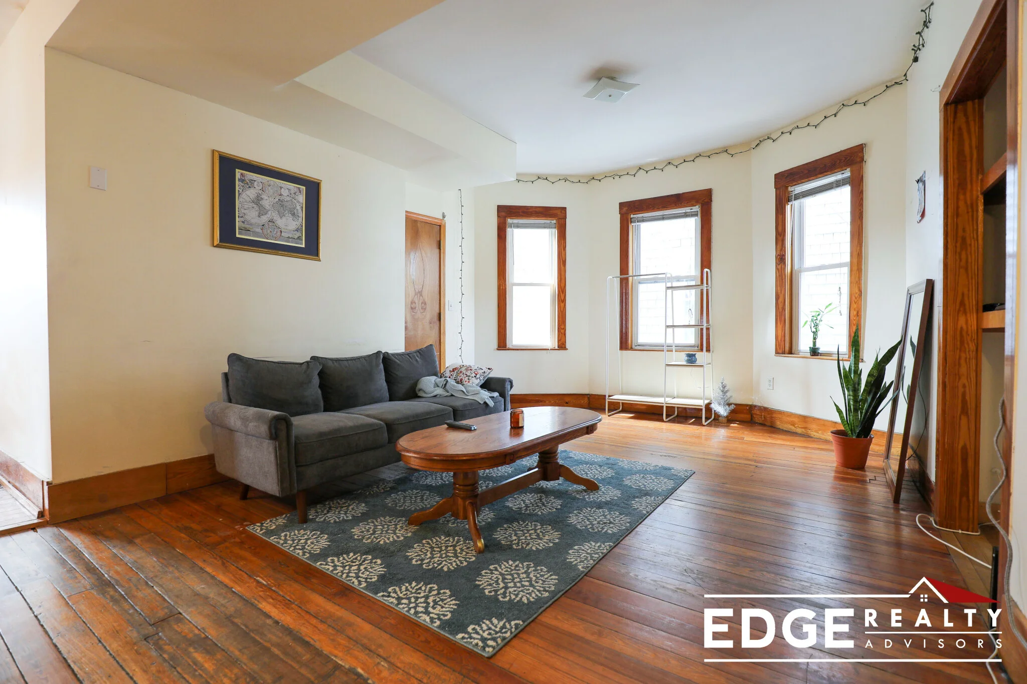 4 bed, 2 bath apartment for rent at 350 Faneuil St Unit 2, Oak Square — photo 5 of 14