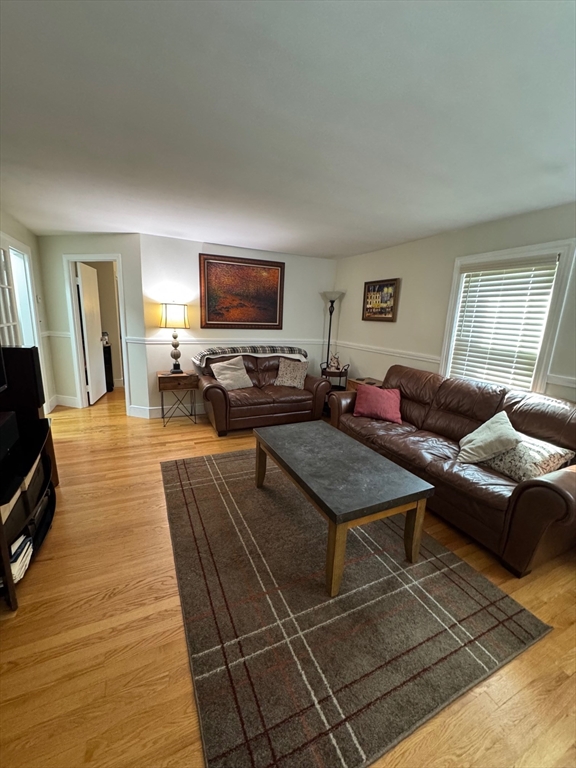 2 bed, 1 bath apartment for rent at 350 Jefferson Ave Unit 2, Salem — photo 7 of 34