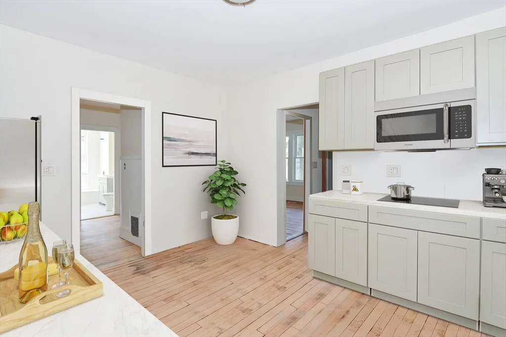 5 bed, 1 bath apartment for rent at 350 King St Unit 1, Springfield — photo 3 of 16