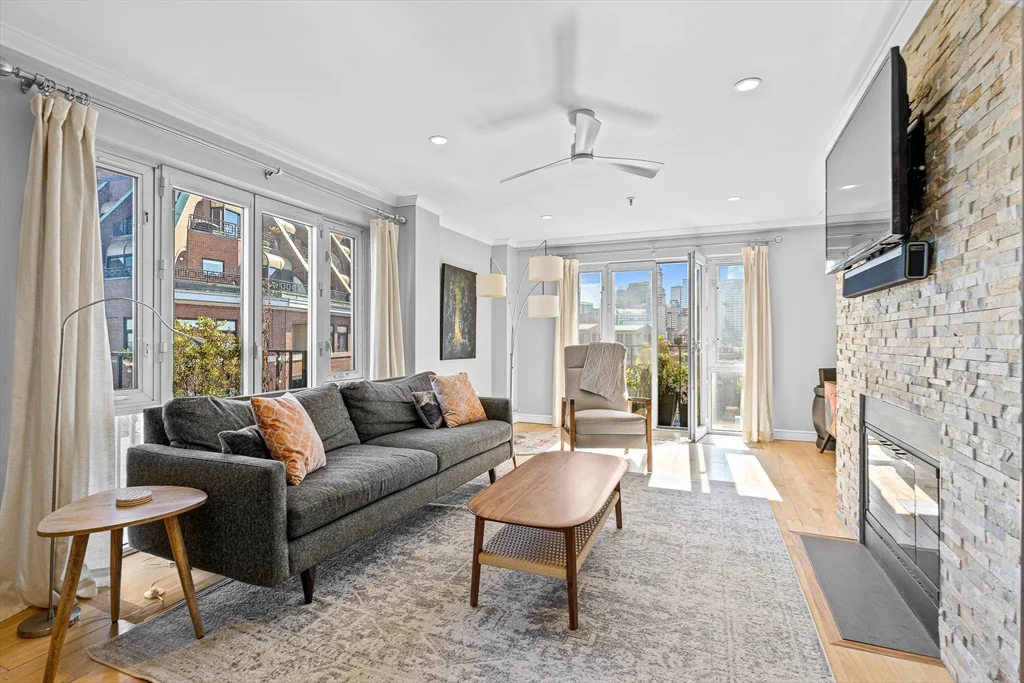 2 bed, 2 bath apartment for rent at 350 North St Unit 902, Boston — photo 3 of 24