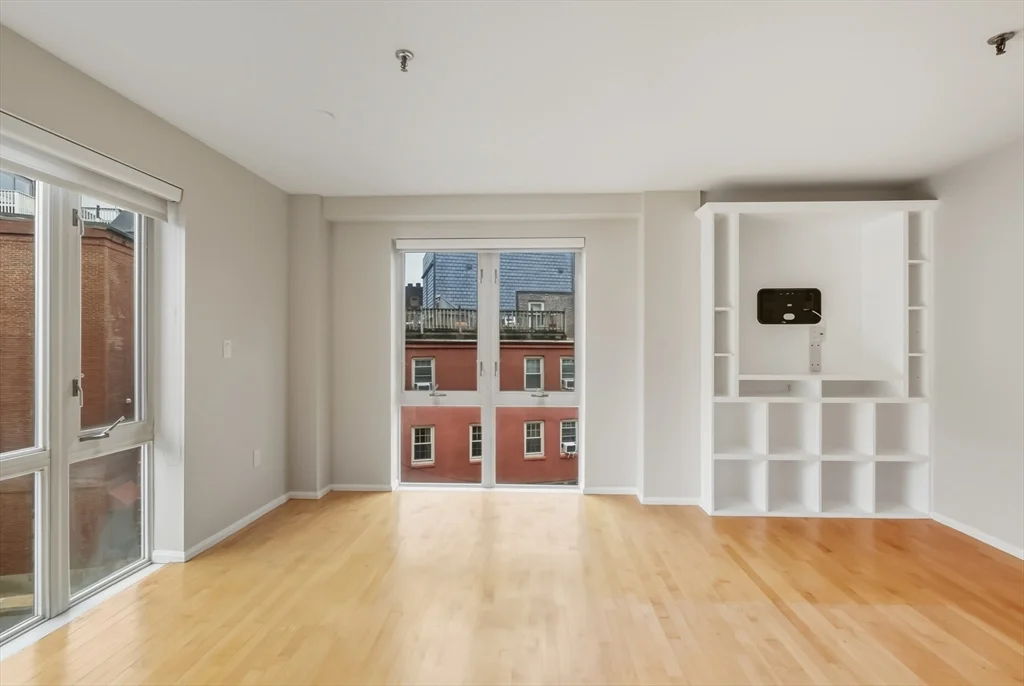 2 bed, 1 bath apartment for rent at 350 North Unit 300, North End — photo 2 of 25