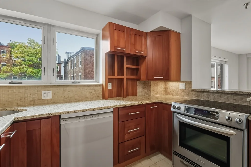 2 bed, 1 bath apartment for rent at 350 North Unit 300, North End — photo 7 of 25