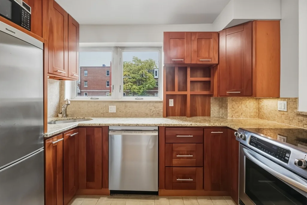 2 bed, 1 bath apartment for rent at 350 North Unit 300, North End — photo 6 of 25