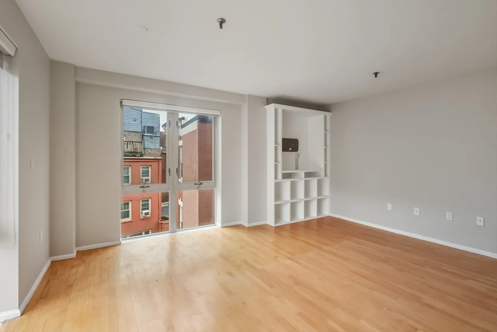 2 bed, 1 bath apartment for rent at 350 North Unit 300, North End — photo 3 of 25