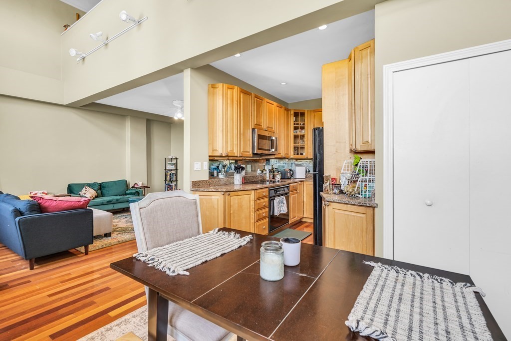 2 bed, 1 bath apartment for rent at 350 W 4th Unit 406, South Boston — photo 5 of 16