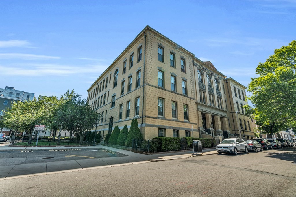 2 bed, 1 bath apartment for rent at 350 W 4th Unit 406, South Boston — photo 13 of 16