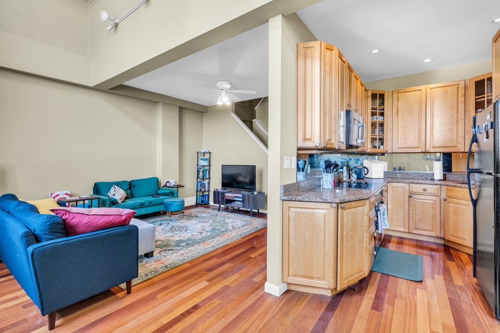 2 bed, 1 bath apartment for rent at 350 W 4th Unit 406, South Boston — photo 6 of 16