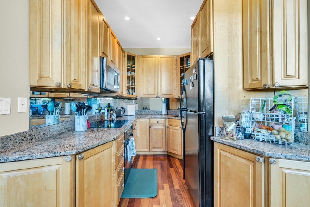 2 bed, 1 bath apartment for rent at 350 W 4th Unit 406, South Boston — photo 3 of 16