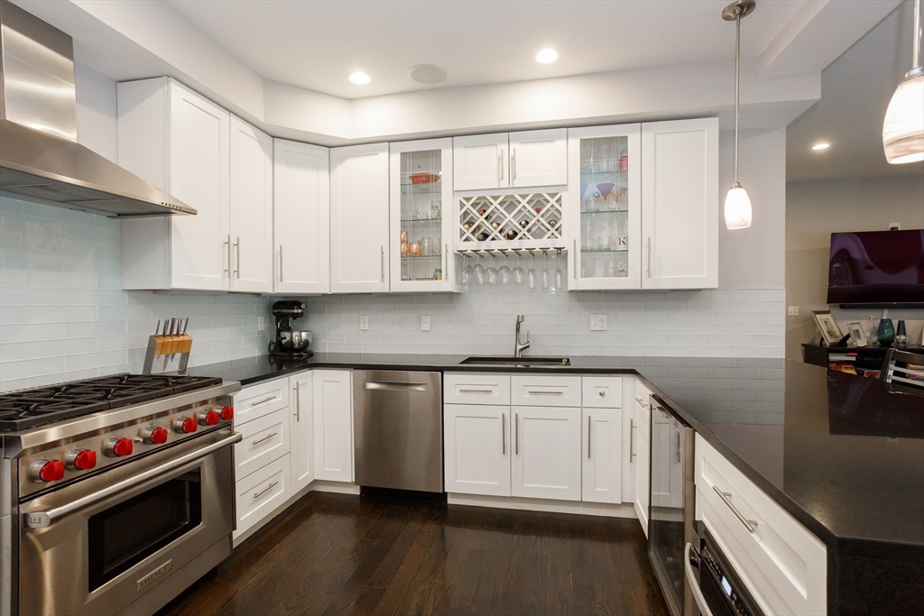 2 bed, 2 bath apartment for rent at 350 West Broadway Unit 4, South Boston — photo 5 of 22