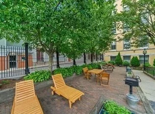 3 bed, 1 bath apartment for rent at 350 W Fourth Unit 408, South Boston — photo 17 of 20