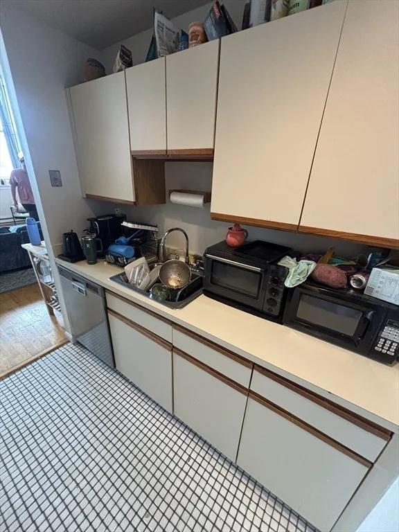 3 bed, 1 bath apartment for rent at 350 W Fourth Unit 408, South Boston — photo 12 of 20