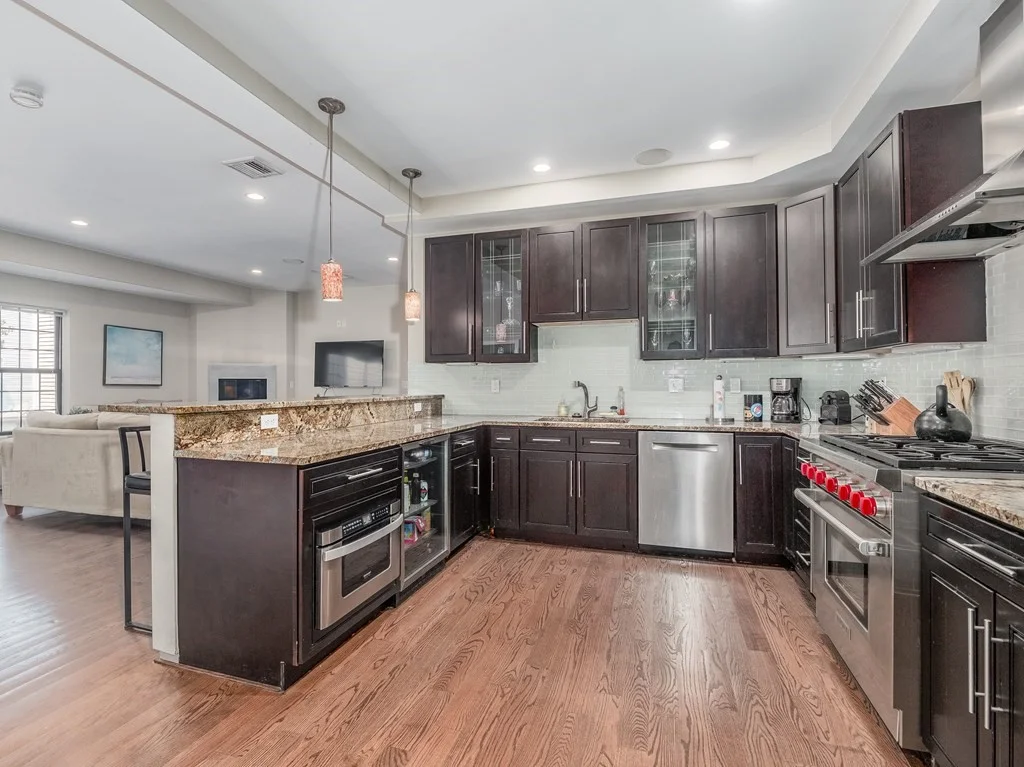 3 bed, 2 bath apartment for rent at 350 West Broadway Unit 3, South Boston — photo 2 of 22