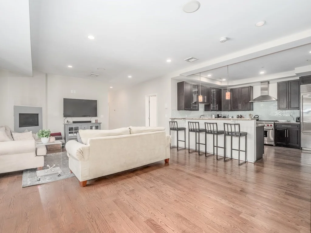 3 bed, 2 bath apartment for rent at 350 West Broadway Unit 3, South Boston — photo 8 of 22