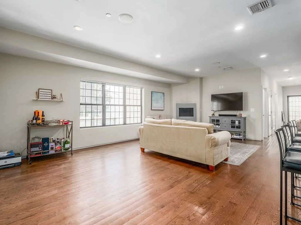 3 bed, 2 bath apartment for rent at 350 West Broadway Unit 3, South Boston — photo 10 of 22