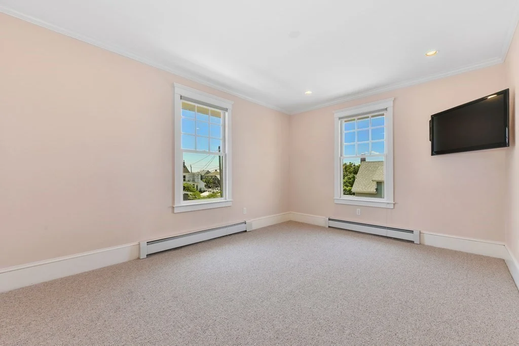 4 bed, 2 bath apartment for rent at 351 Beach Ave, Hull — photo 19 of 27