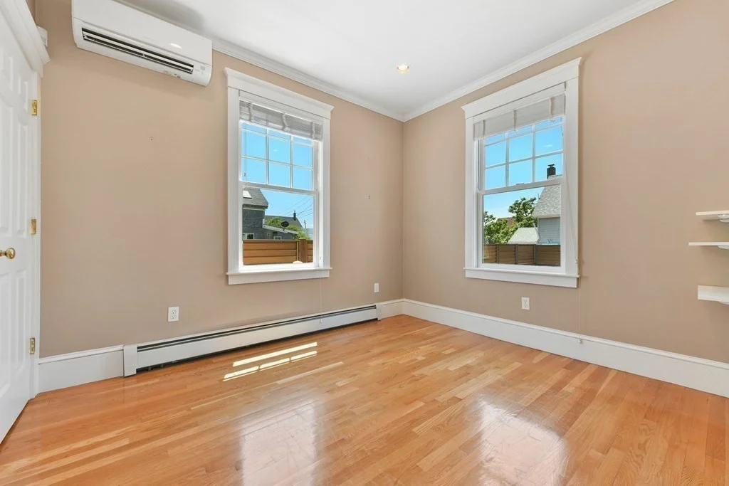 4 bed, 2 bath apartment for rent at 351 Beach Ave, Hull — photo 8 of 27