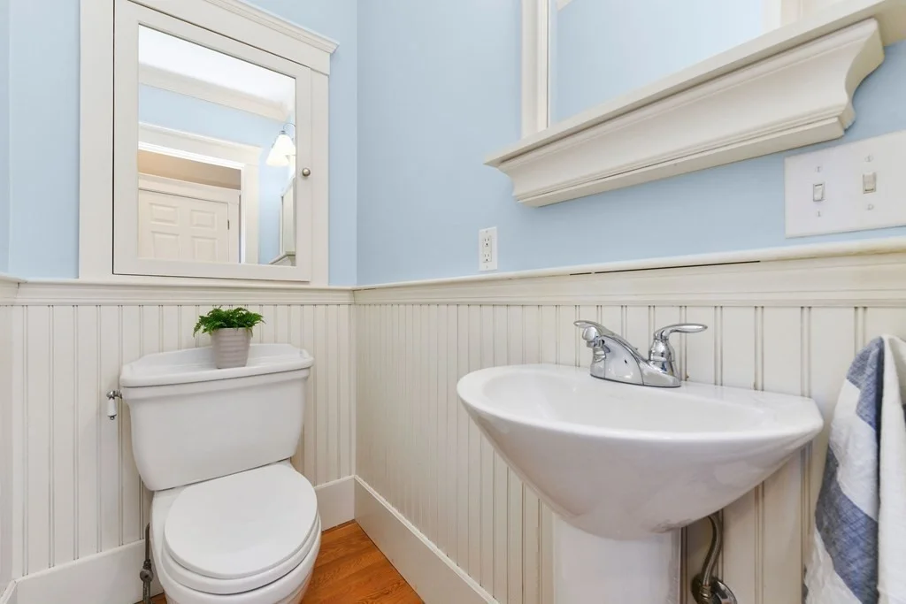 4 bed, 2 bath apartment for rent at 351 Beach Ave, Hull — photo 10 of 27