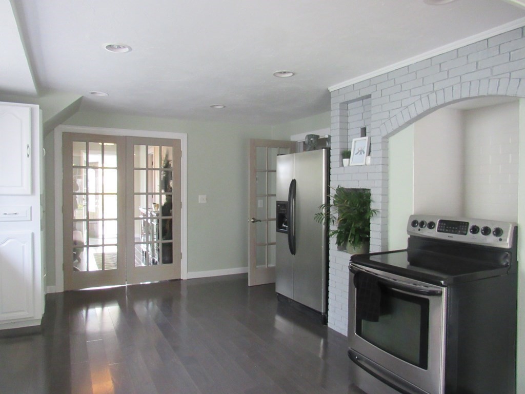 3 bed, 1 bath apartment for rent at 351 Plantation St, East Worcester — photo 4 of 37