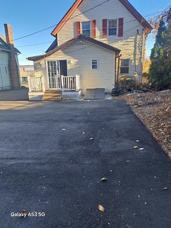 3 bed, 1 bath apartment for rent at 351 Plantation St, East Worcester