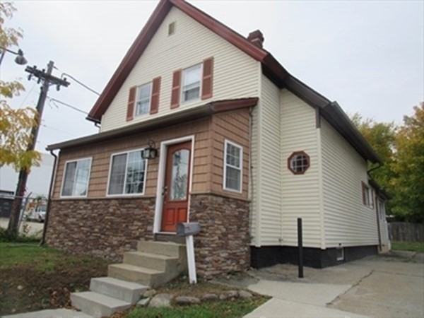 3 bed, 1 bath apartment for rent at 351 Plantation St, East Worcester — photo 18 of 37
