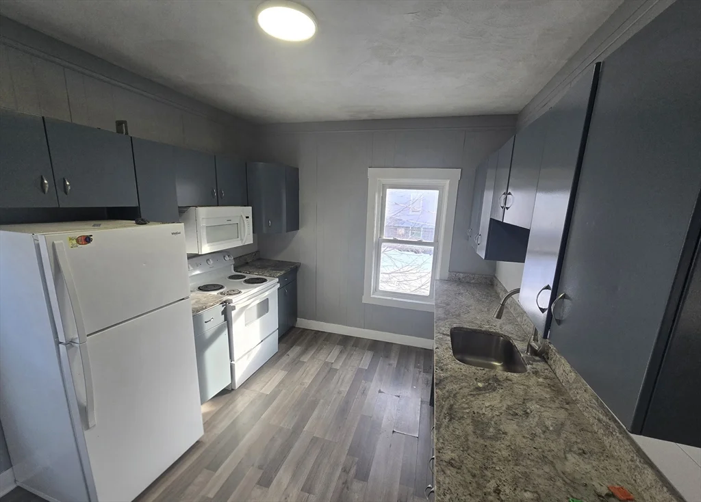 3 bed, 1 bath apartment for rent at 351 Tecumseh St Unit 2, Fall River — photo 11 of 17
