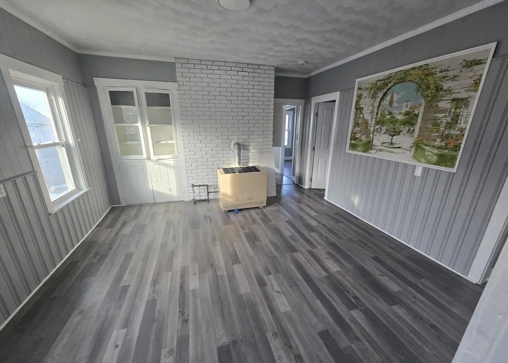 3 bed, 1 bath apartment for rent at 351 Tecumseh St Unit 2, Fall River — photo 1 of 17