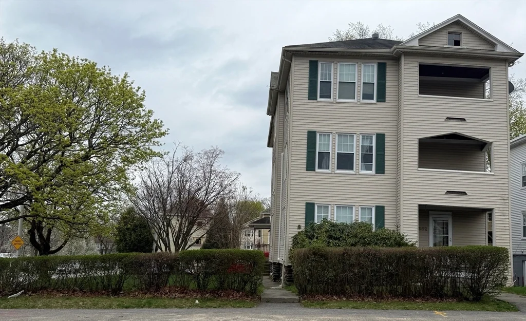 3 bed, 1 bath apartment for rent at 352 Chandler St Unit 1, Worcester — photo 1 of 23
