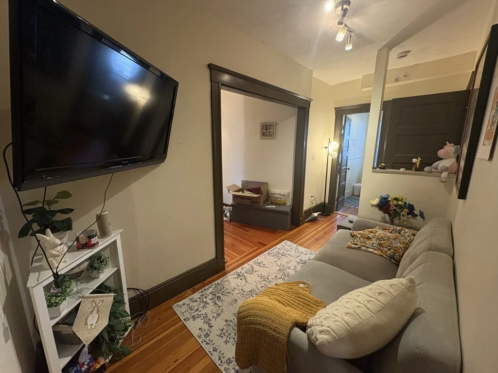 3 bed, 2 bath apartment for rent at 352 Main St Unit 1, Medford — photo 6 of 23