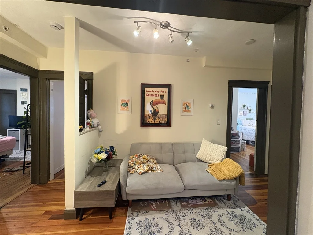 3 bed, 2 bath apartment for rent at 352 Main St Unit 1, Medford — photo 5 of 23