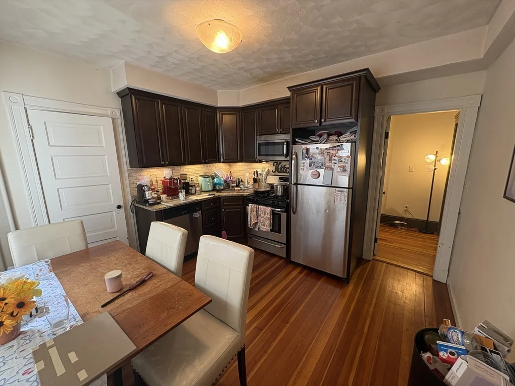 3 bed, 2 bath apartment for rent at 352 Main St Unit 1, Medford — photo 1 of 23