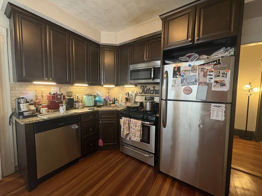 3 bed, 2 bath apartment for rent at 352 Main St Unit 1, Medford — photo 2 of 23
