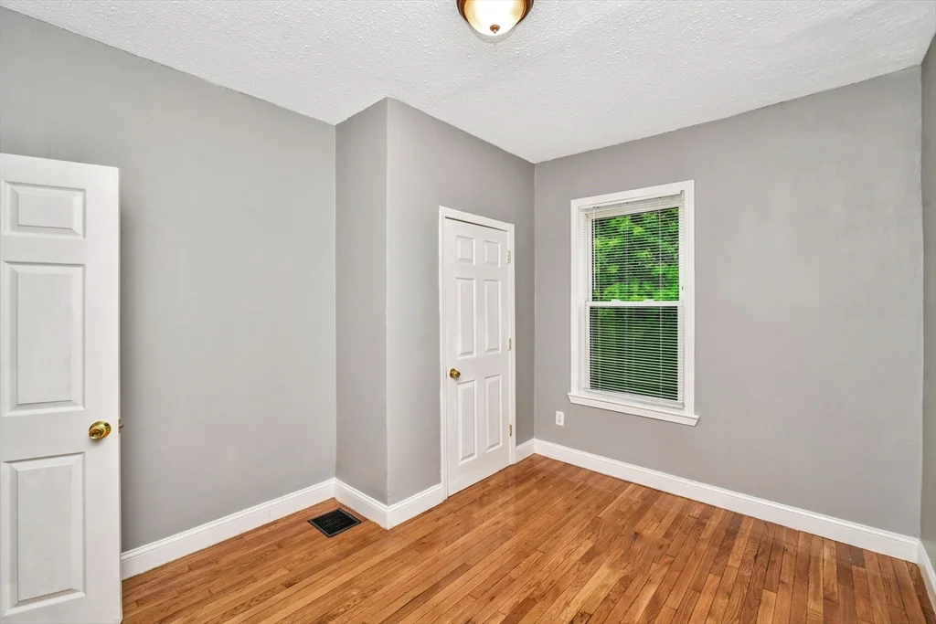 4 bed, 1 bath apartment for rent at 352 Norfolk St Unit 3, Dorchester — photo 10 of 12