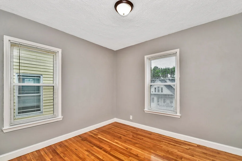 4 bed, 1 bath apartment for rent at 352 Norfolk St Unit 3, Dorchester — photo 7 of 12