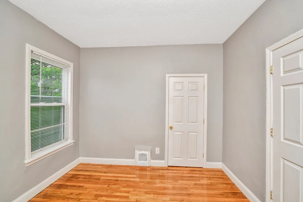 4 bed, 1 bath apartment for rent at 352 Norfolk St Unit 3, Dorchester — photo 9 of 12