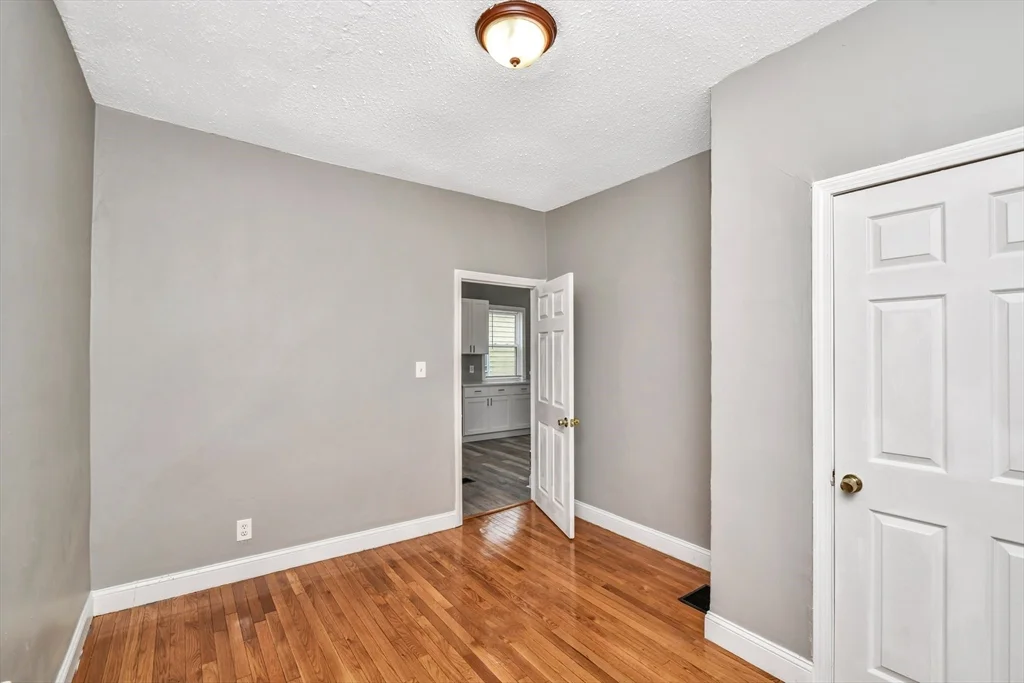 4 bed, 1 bath apartment for rent at 352 Norfolk St Unit 3, Dorchester — photo 11 of 12