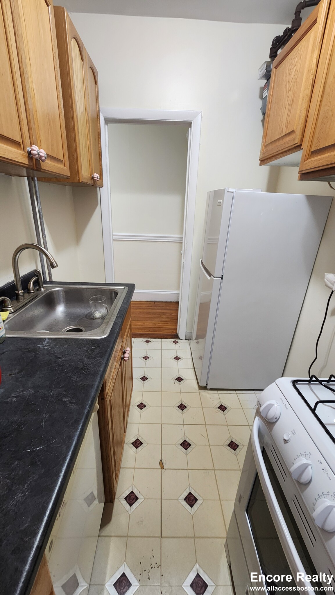Studio bed, 1 bath apartment for rent at 352 Riverway Unit 11, Mission Hill — photo 11 of 13