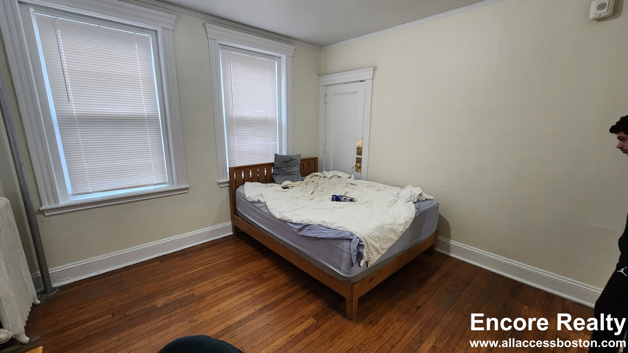 Studio bed, 1 bath apartment for rent at 352 Riverway Unit 11, Mission Hill — photo 3 of 13