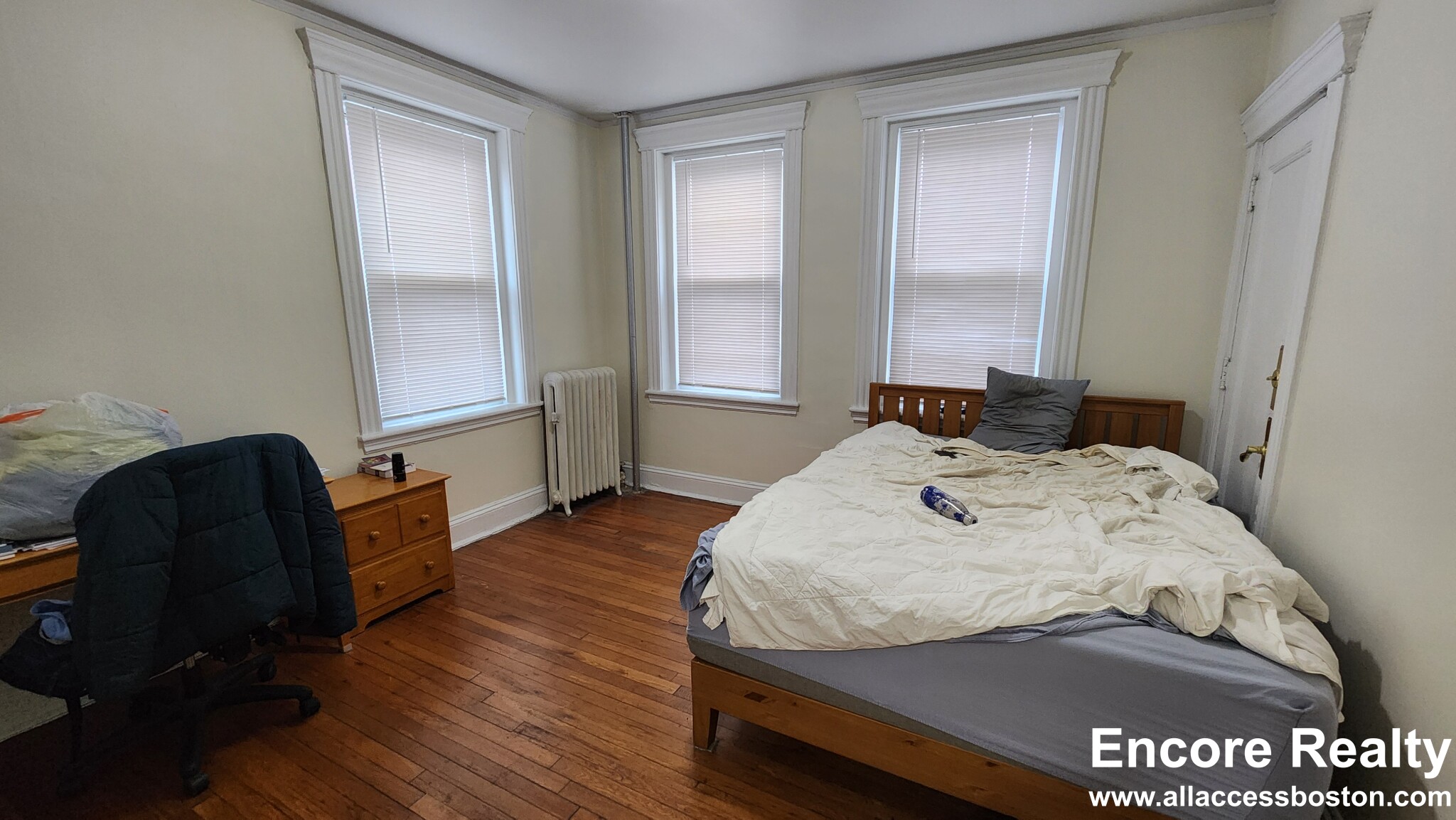 Studio bed, 1 bath apartment for rent at 352 Riverway Unit 11, Mission Hill
