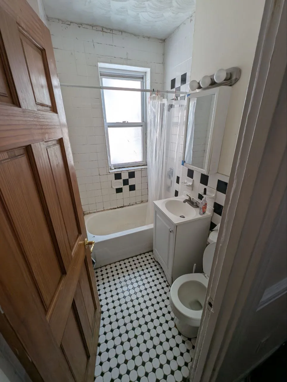 2 bed, 1 bath apartment for rent at 352 Riverway Unit 14, Mission Hill — photo 6 of 10