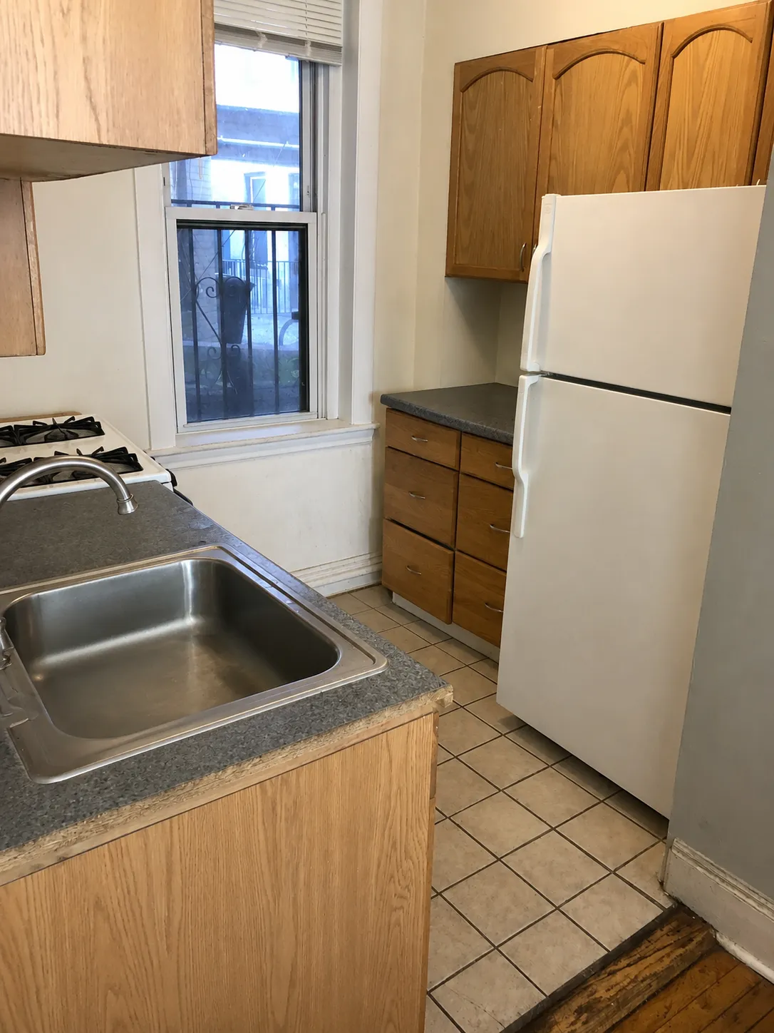 3 bed, 1 bath apartment for rent at 352 Riverway Unit 2, Mission Hill — photo 2 of 10