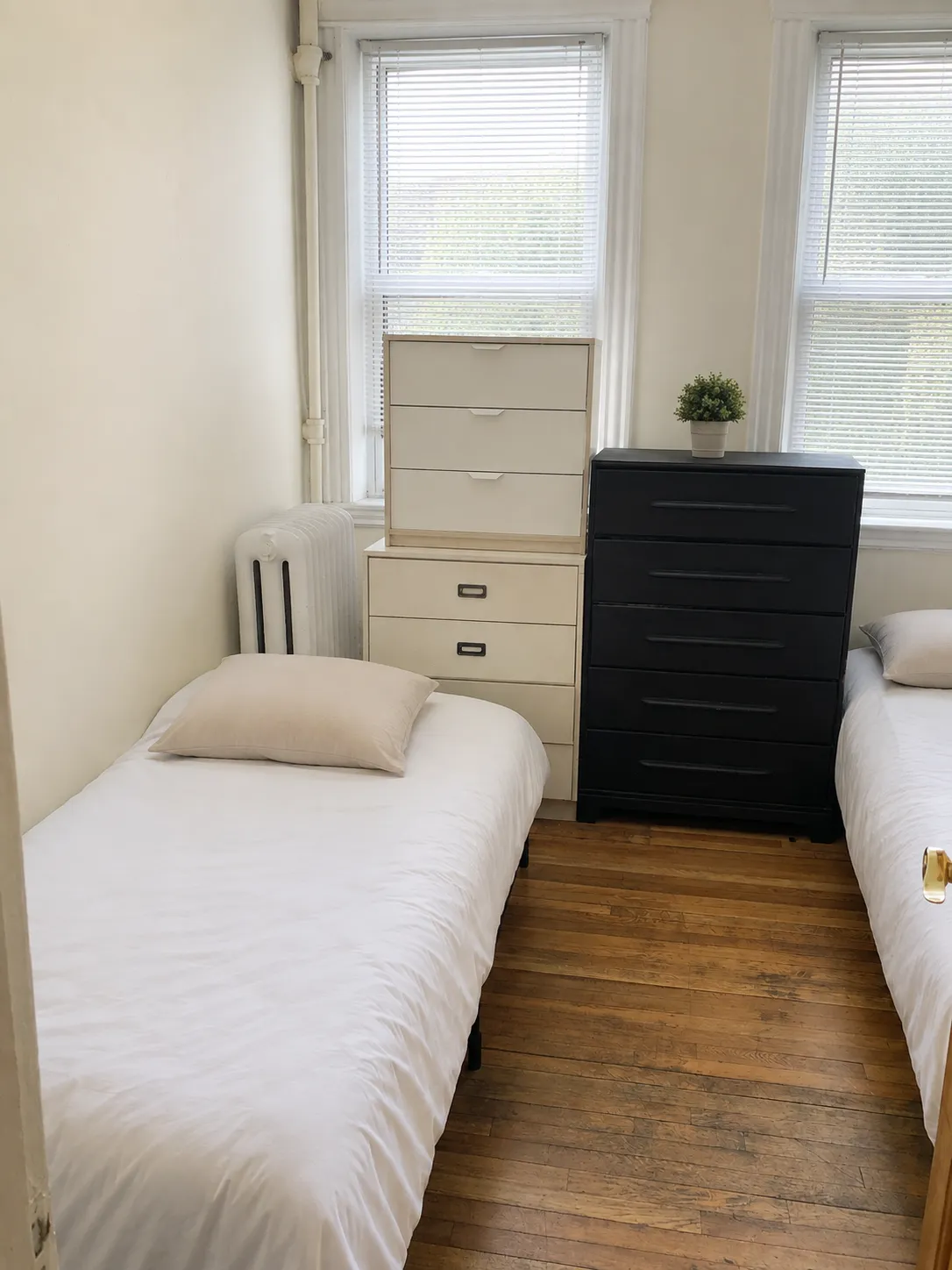 3 bed, 1 bath apartment for rent at 352 Riverway Unit 2, Mission Hill — photo 10 of 10