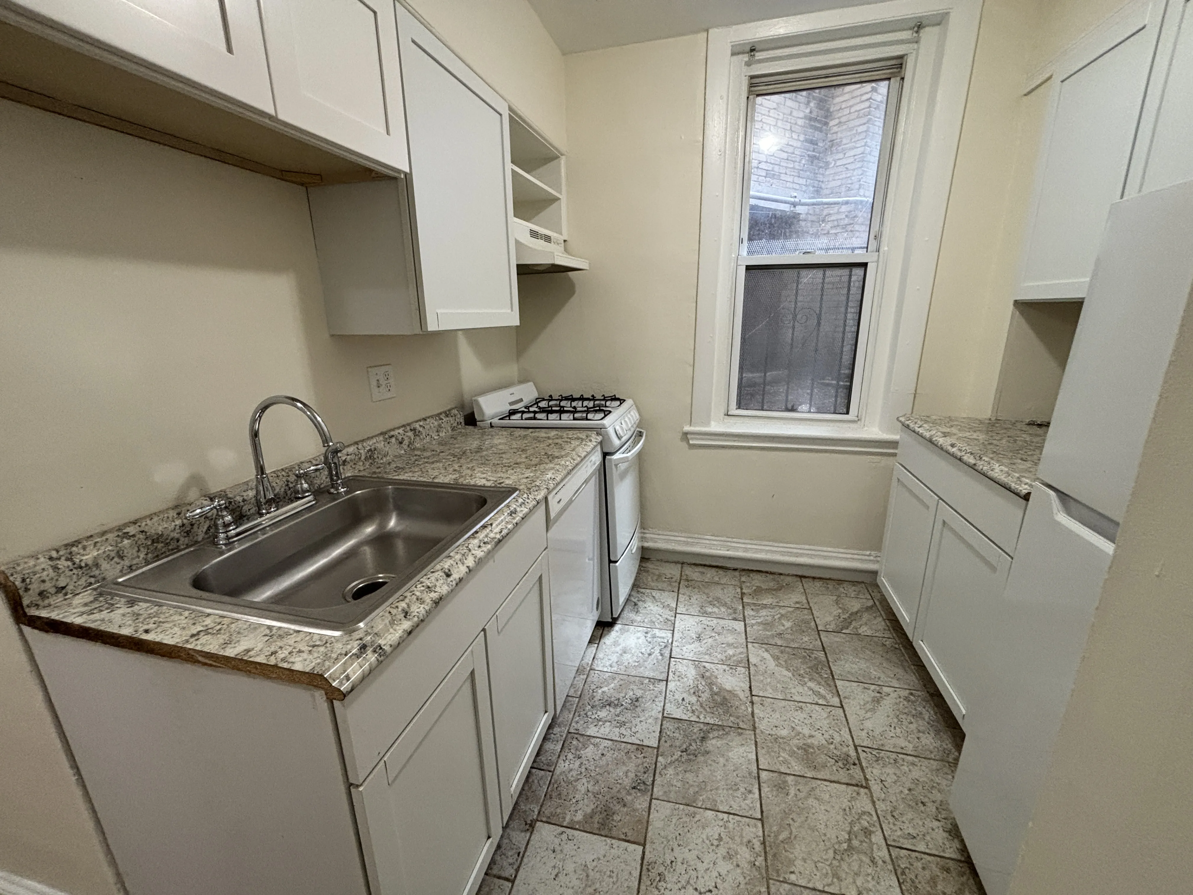 3 bed, 1 bath apartment for rent at 352 Riverway Unit 2, Mission Hill