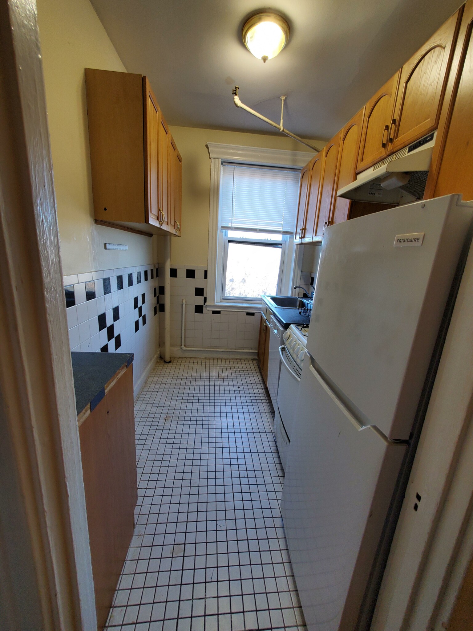 2 bed, 1 bath apartment for rent at 352 Riverway Unit 20, Mission Hill — photo 2 of 10