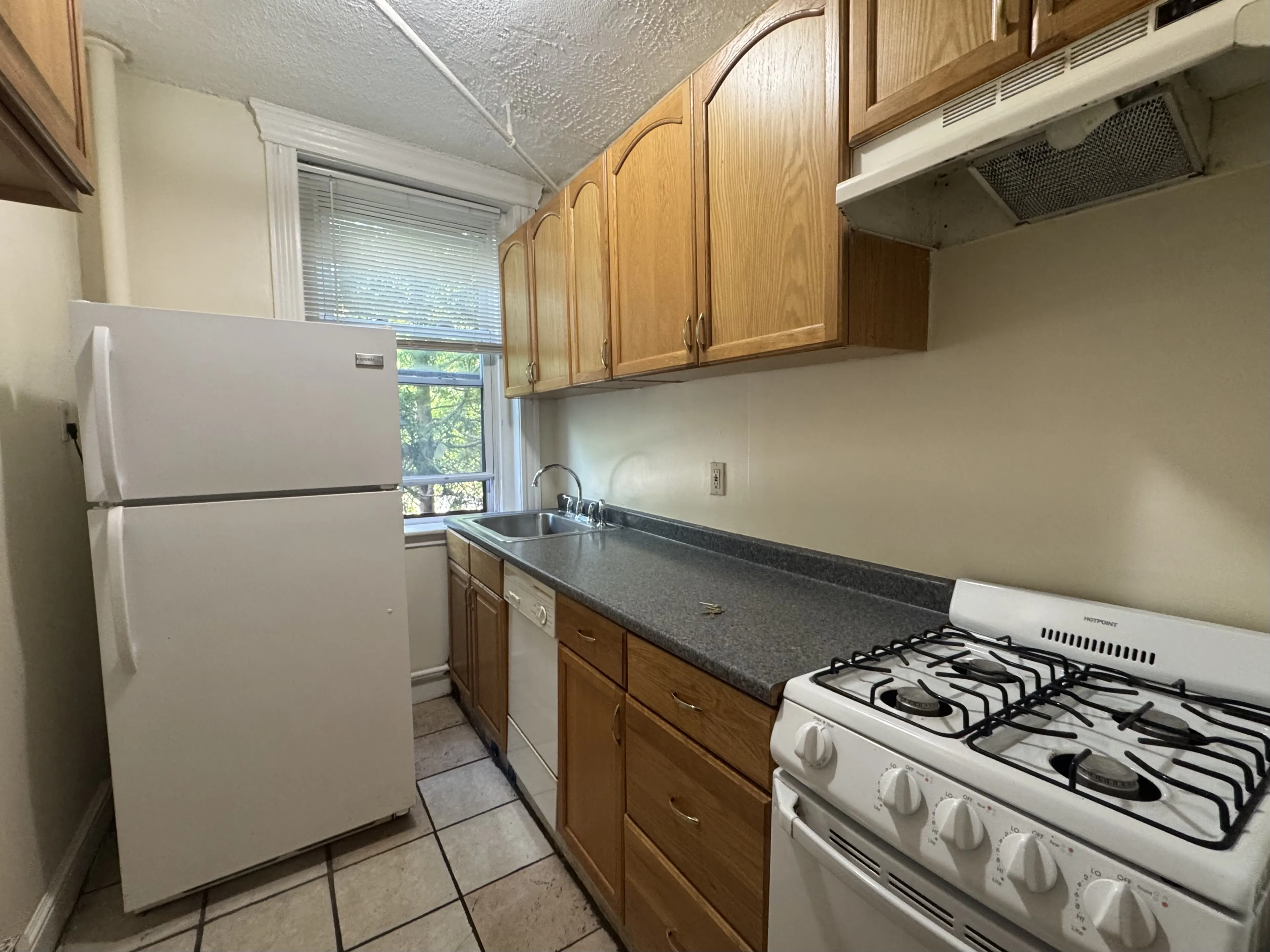 2 bed, 1 bath apartment for rent at 352 Riverway Unit 4, Mission Hill