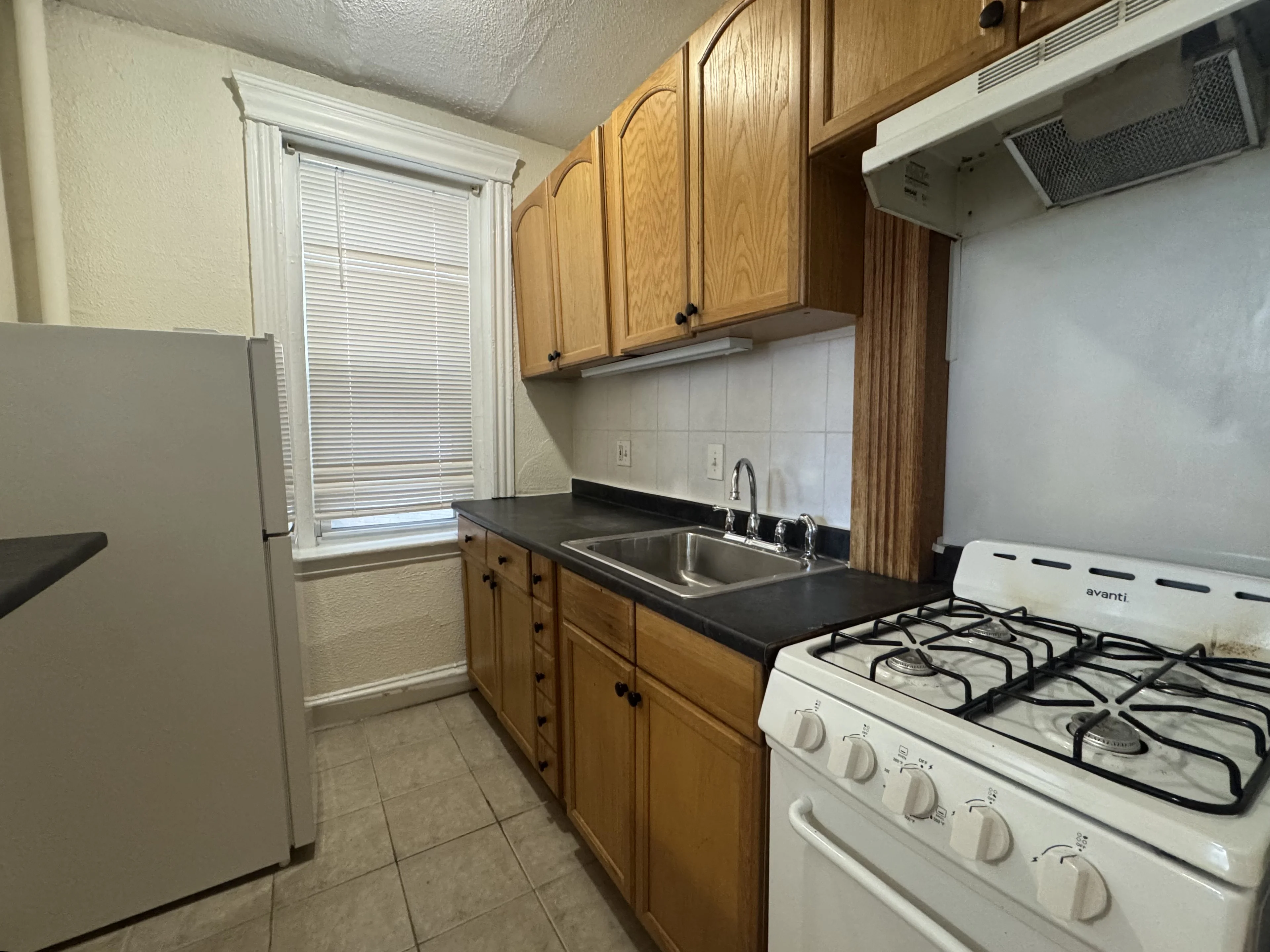Studio bed, 1 bath apartment for rent at 352 Riverway Unit 7, Mission Hill — photo 7 of 8