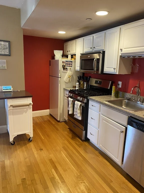 2 bed, 1 bath apartment for rent at 352 W 3rd St Unit 16, South Boston — photo 5 of 18