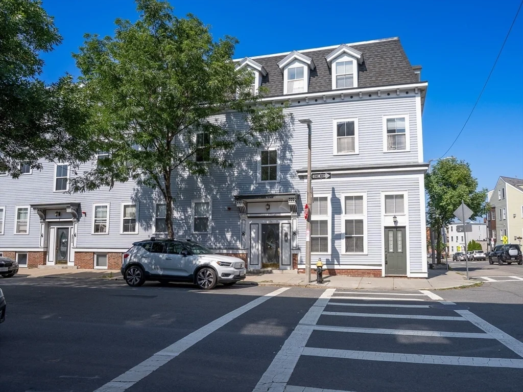2 bed, 1 bath apartment for rent at 352 W 3rd St Unit 9, South Boston — photo 1 of 17