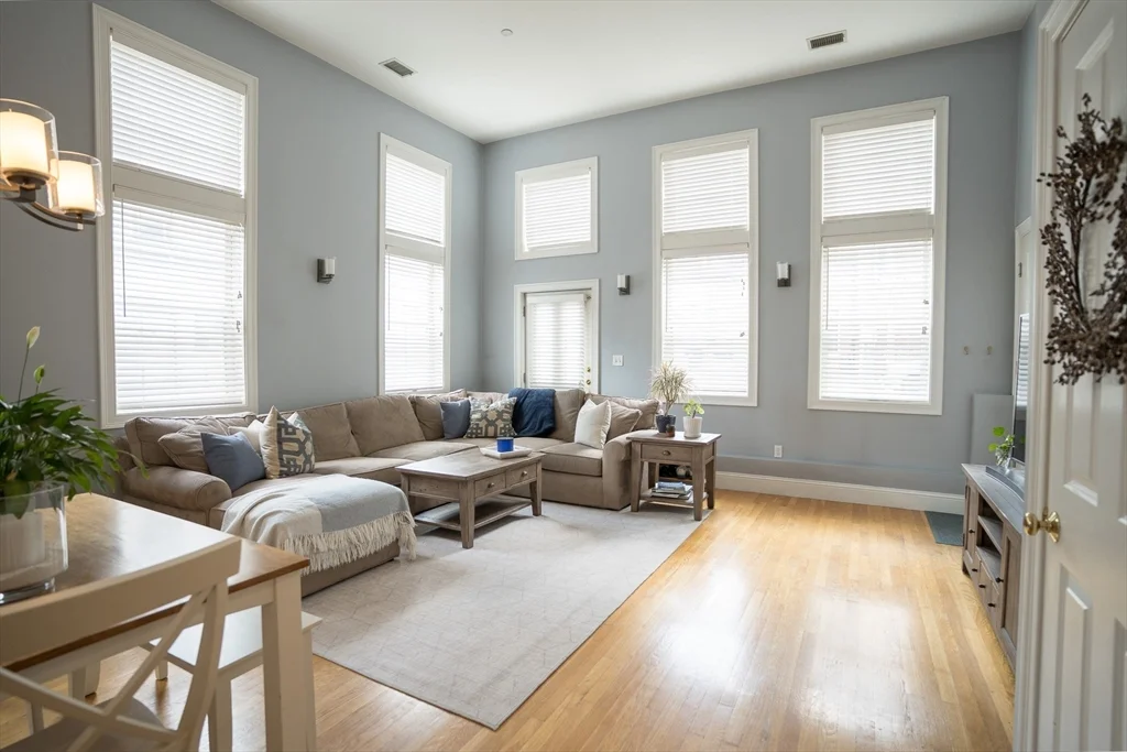 2 bed, 1 bath apartment for rent at 352 W 3rd St Unit 9, South Boston — photo 3 of 17
