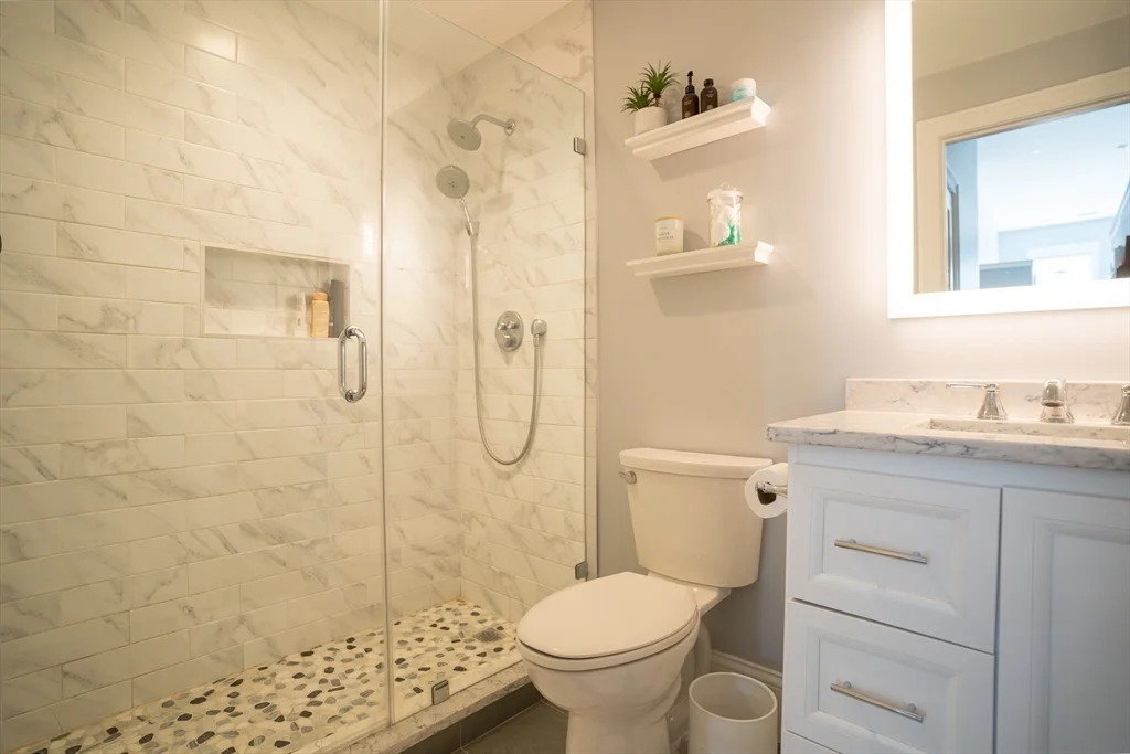 2 bed, 1 bath apartment for rent at 352 W 3rd St Unit 9, South Boston — photo 8 of 17